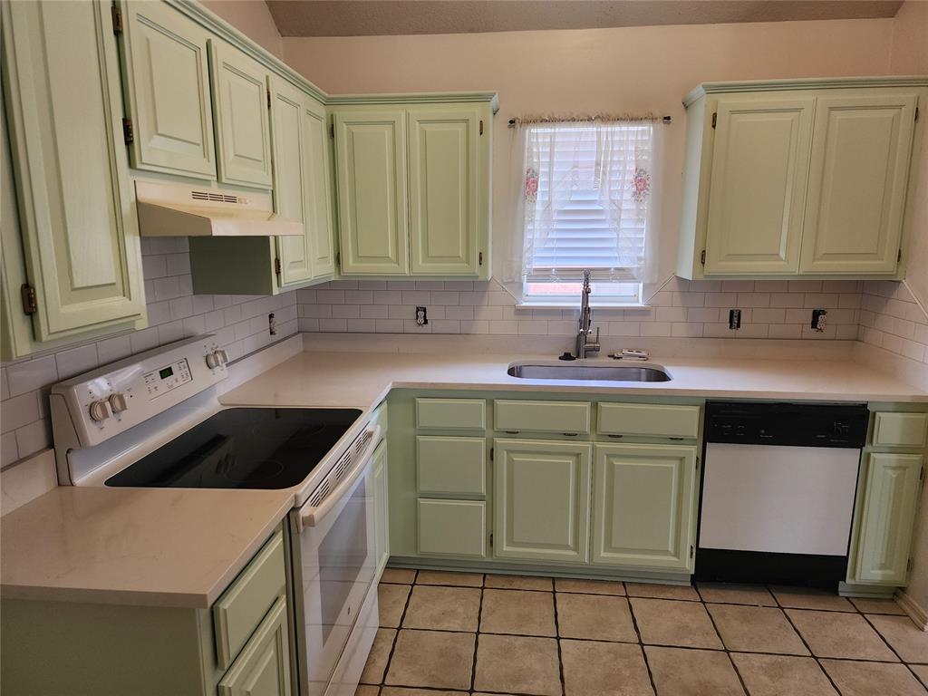 1240442 Property Photo 22