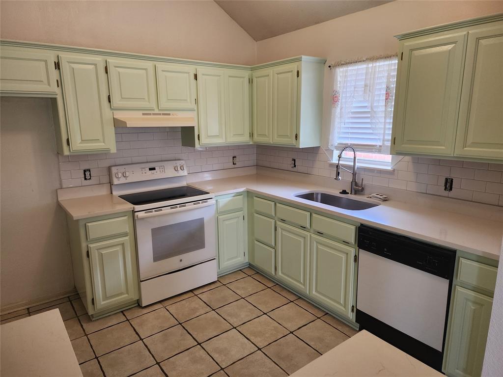 1240442 Property Photo 23