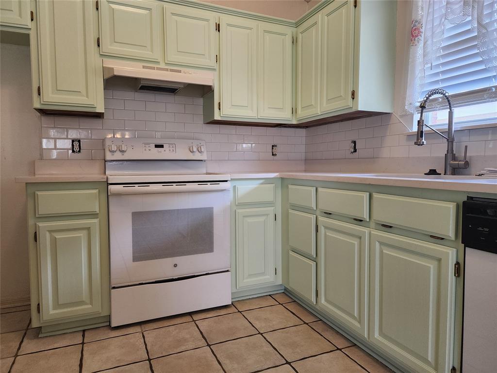 1240442 Property Photo 24