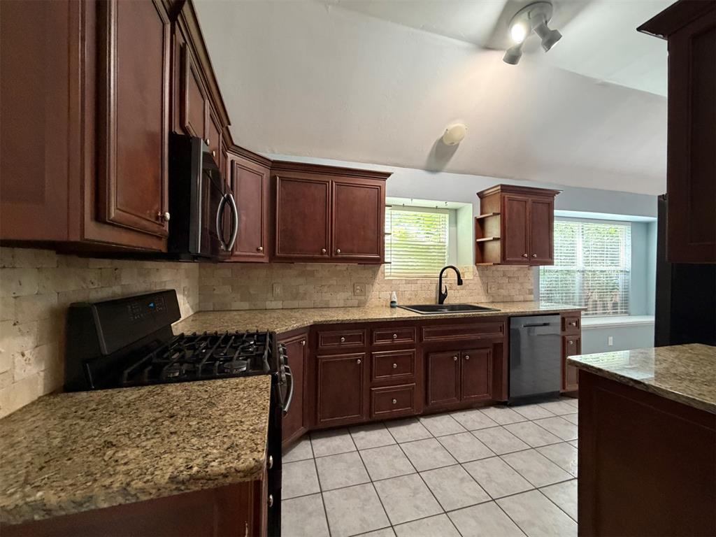 1801 Del Simmons Drive Property Photo 3