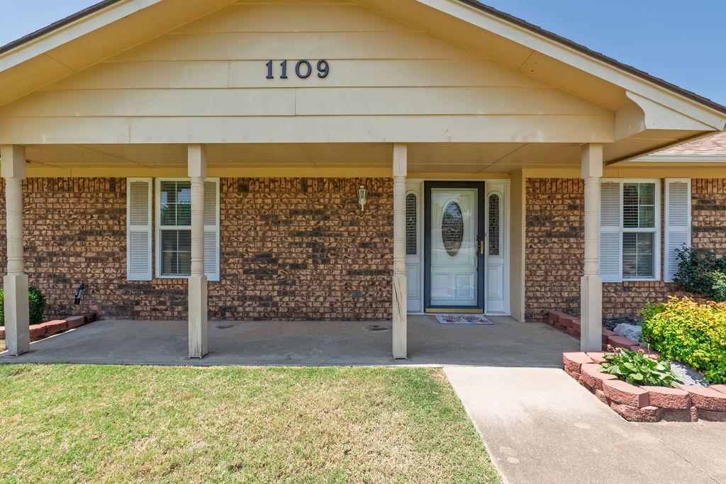 1109 W Washington Circle Property Photo 6