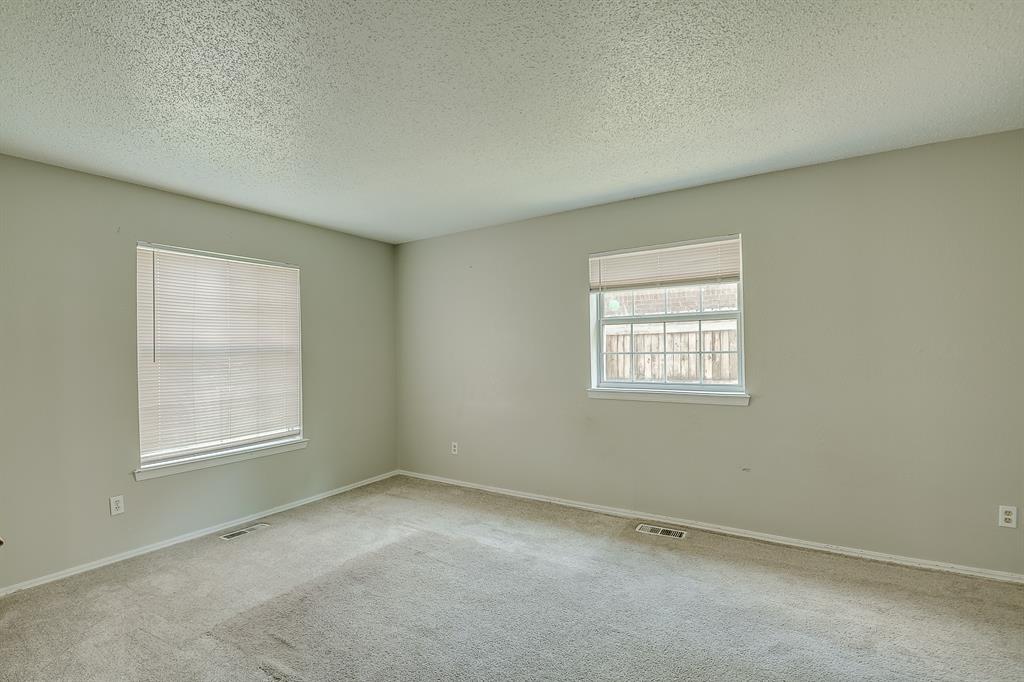 9305 S Winston Way Property Photo 6