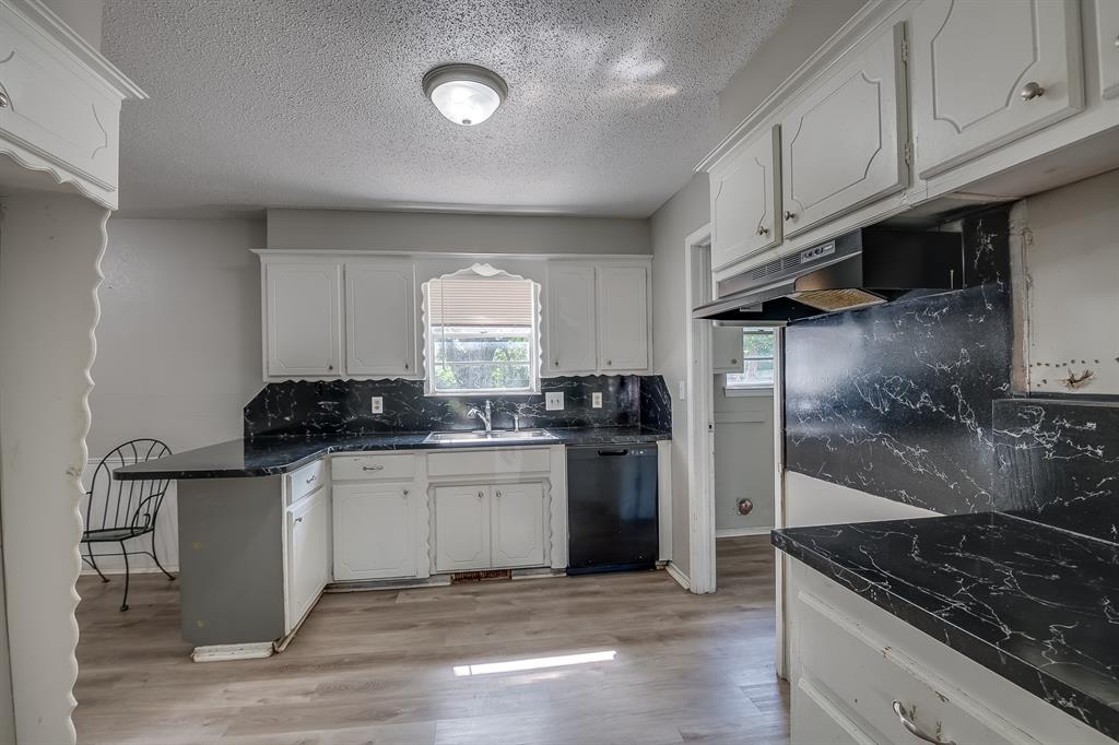 9305 S Winston Way Property Photo 8