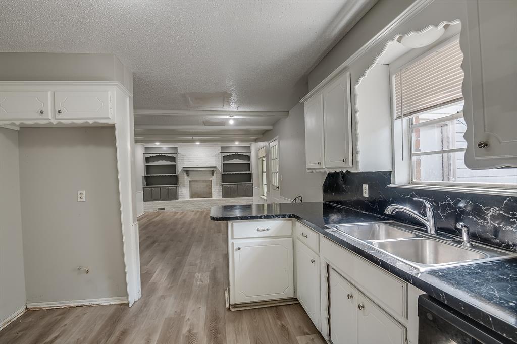 9305 S Winston Way Property Photo 10