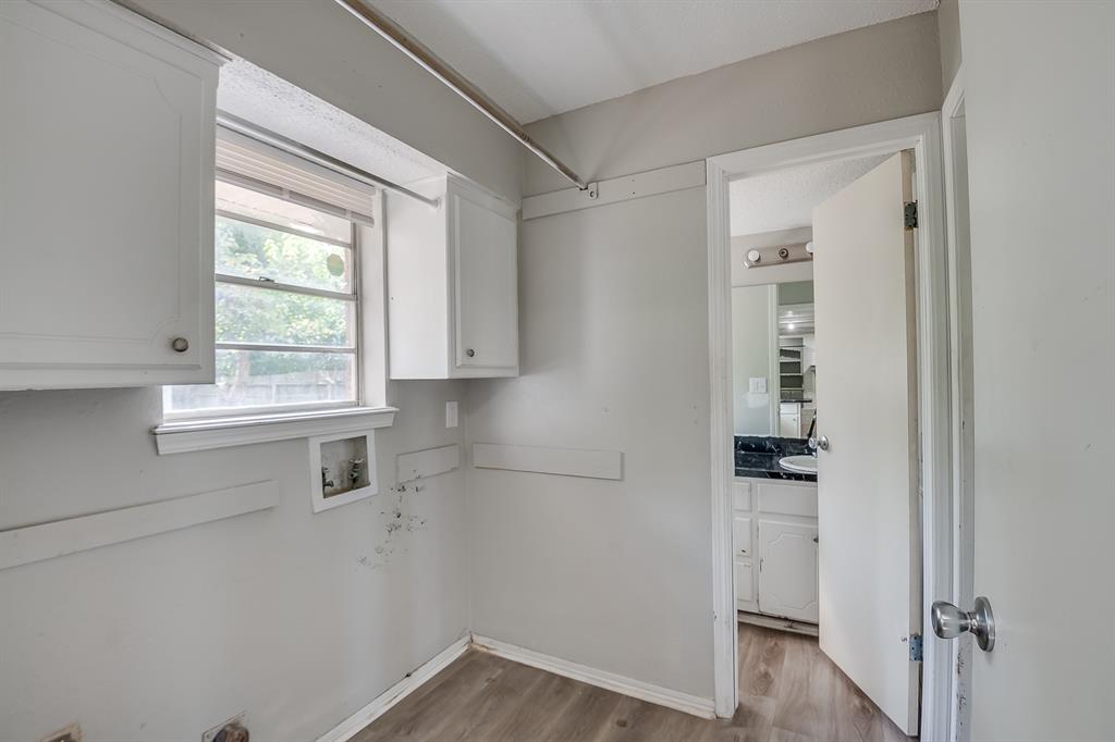 9305 S Winston Way Property Photo 17