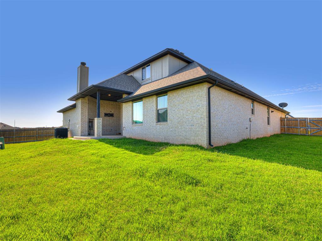 4305 Nw 156th Place Property Photo 4