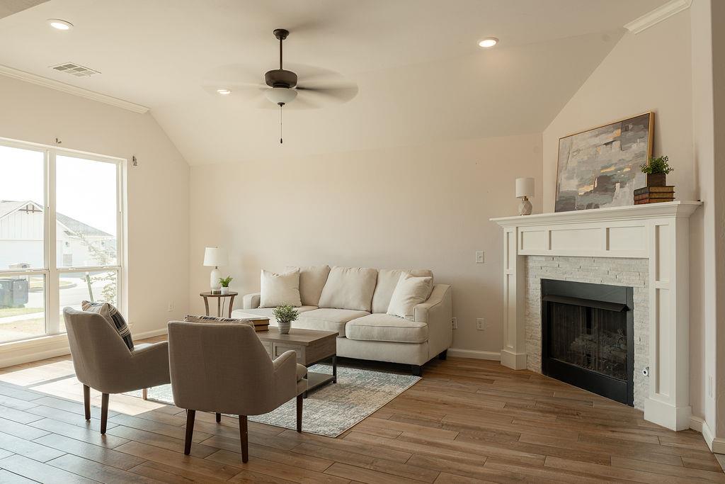 18340 Autumn Grove Drive Property Photo 4
