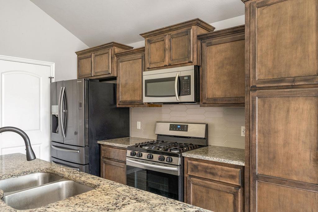 15909 Capulet Drive Property Photo 14