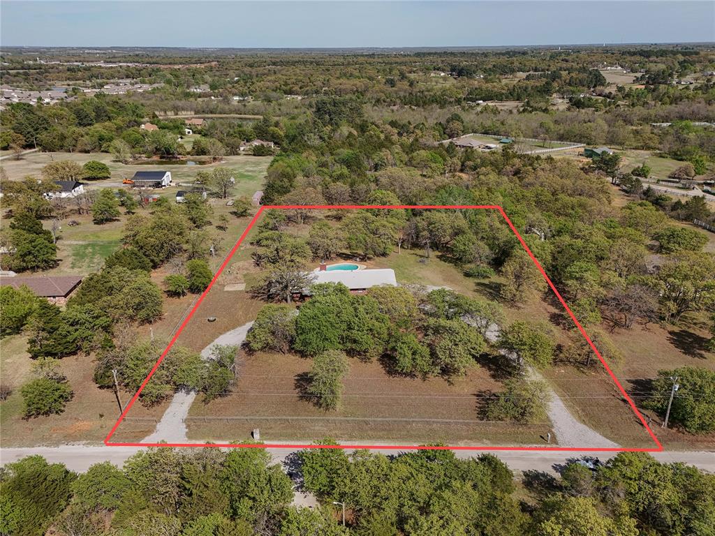 1172 Woodcrest Drive Property Photo 3