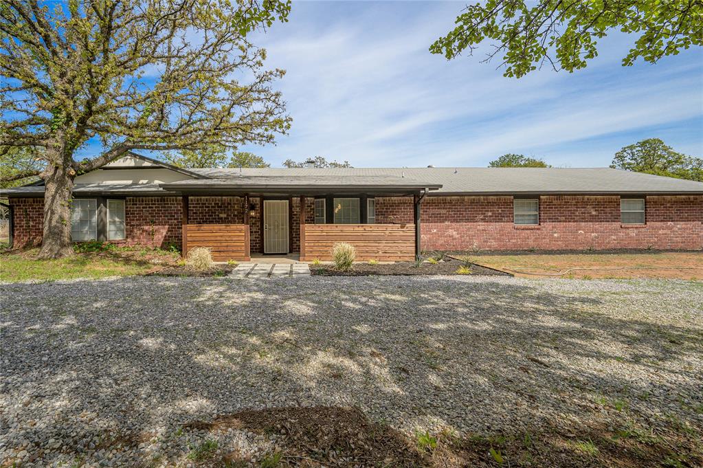 1172 Woodcrest Drive Property Photo 6