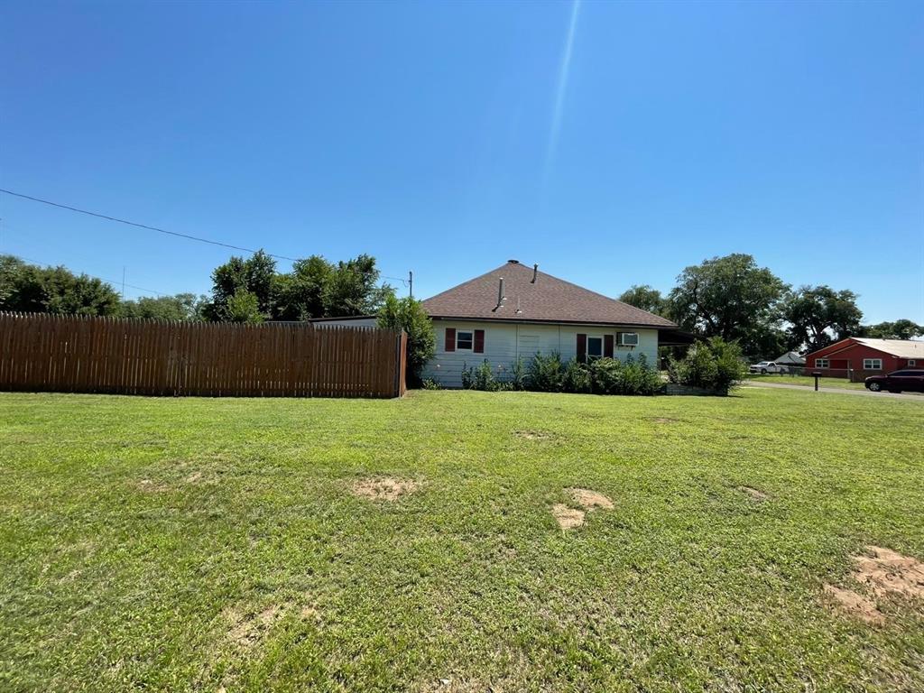 502 N Avenue B Property Photo 5