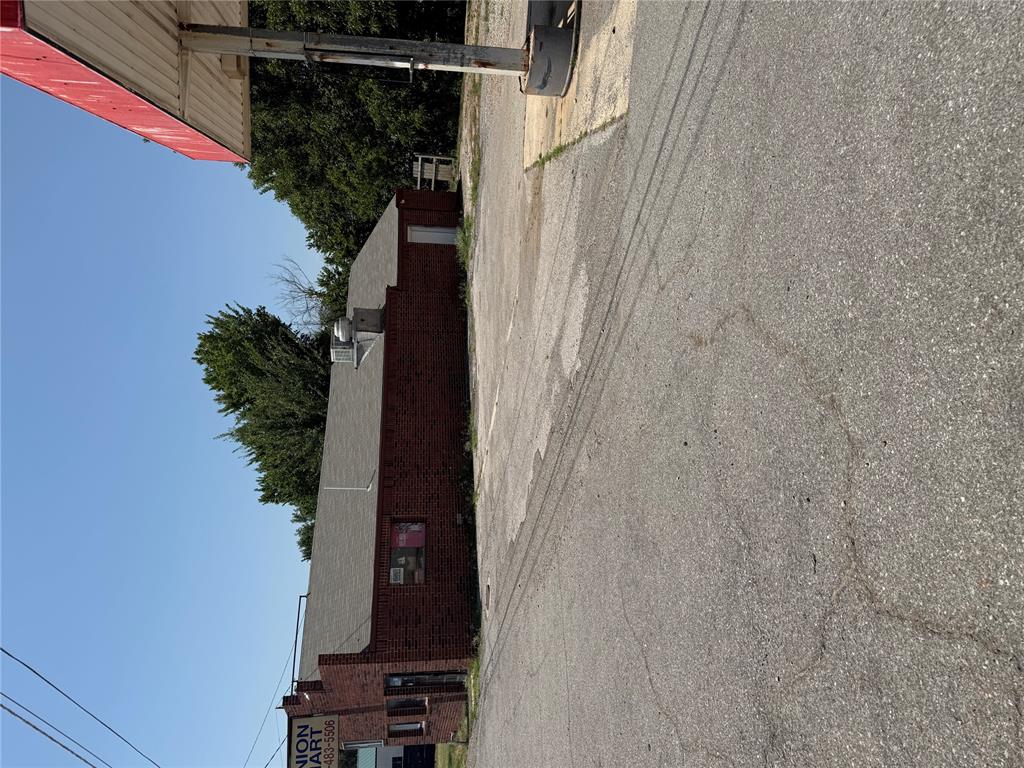 102 N Main Avenue Property Photo 1