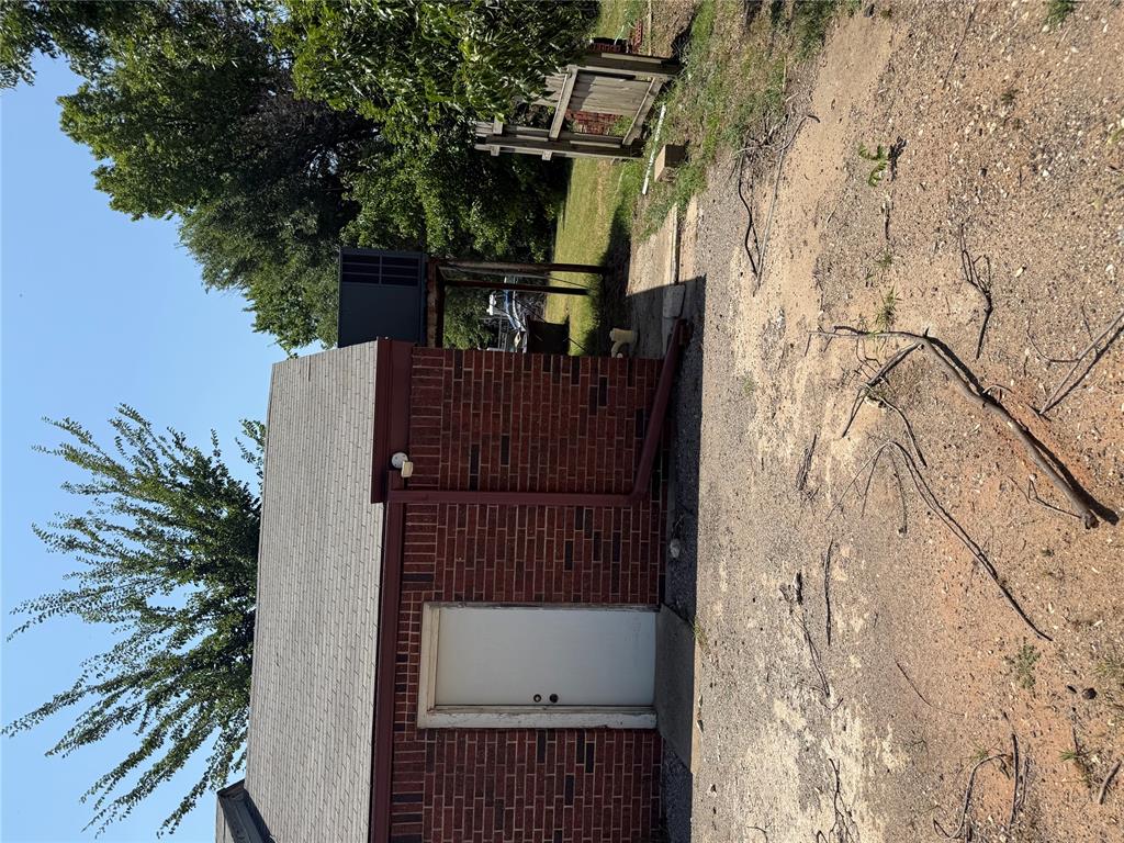 102 N Main Avenue Property Photo 2