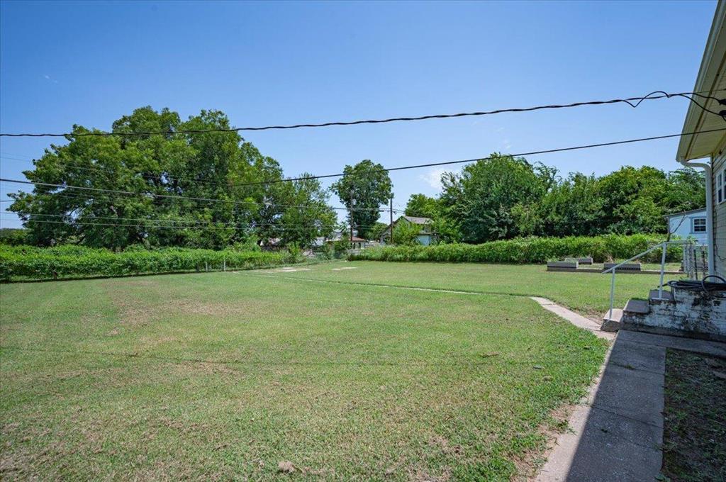 211 2nd Street Property Photo 6