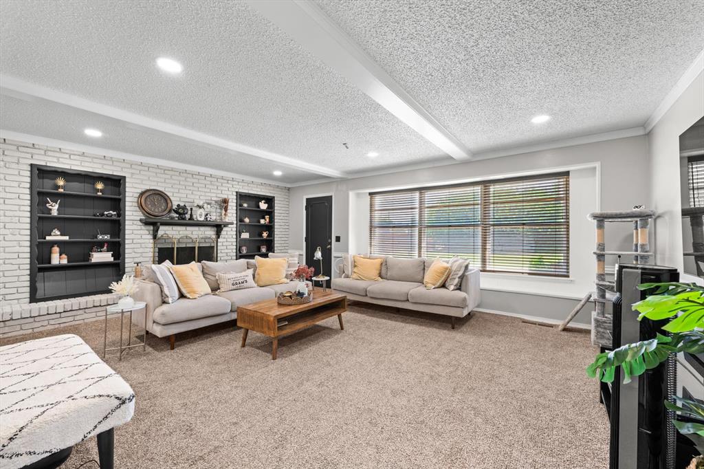 6424 N Sterling Drive Property Photo 3