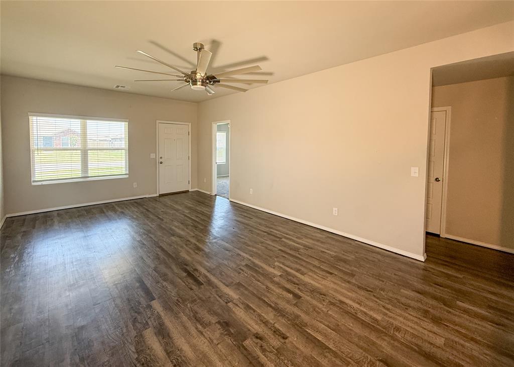 528 Fox Burrow Lane Property Photo 3