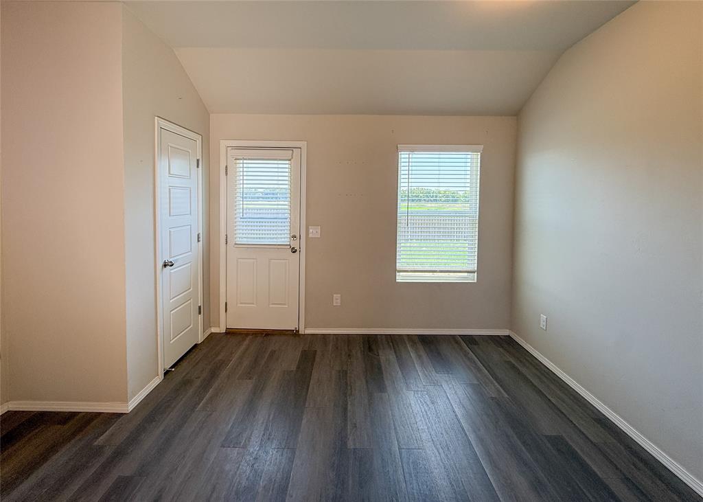 528 Fox Burrow Lane Property Photo 6