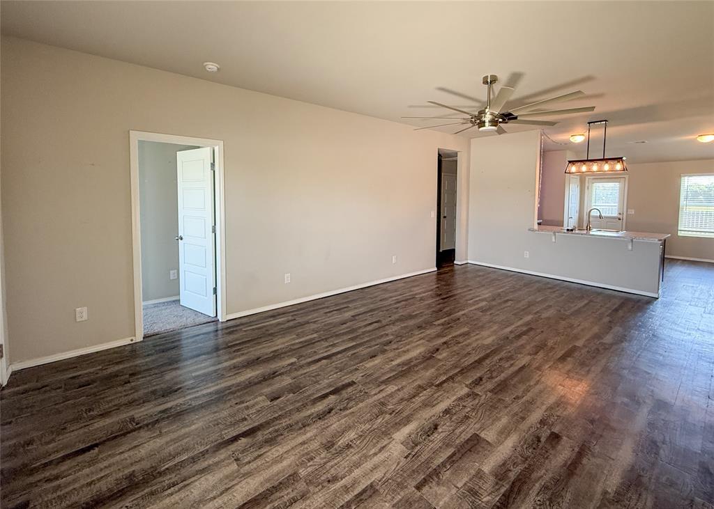 528 Fox Burrow Lane Property Photo 8