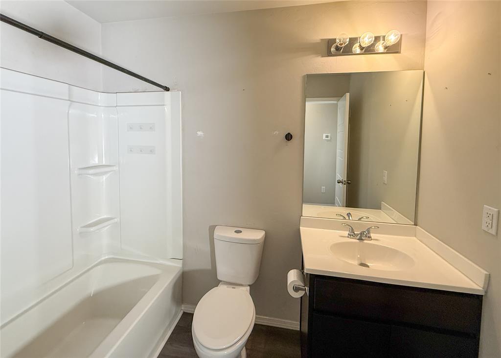528 Fox Burrow Lane Property Photo 10