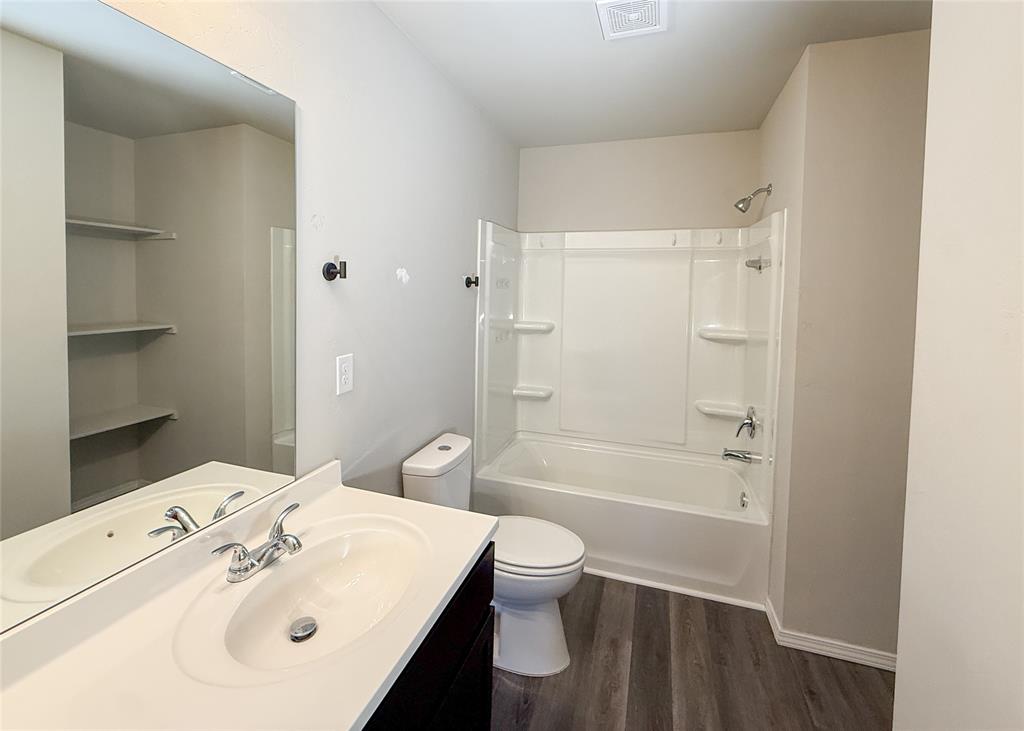 528 Fox Burrow Lane Property Photo 17