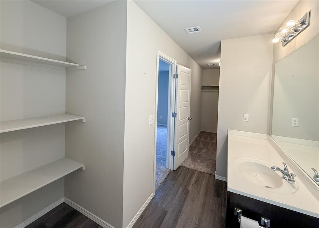 528 Fox Burrow Lane Property Photo 18