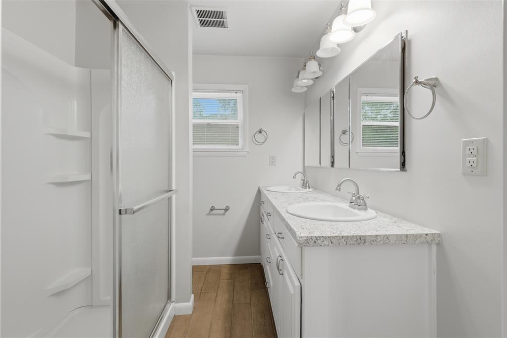 2311 W 10th Avenue Property Photo 16