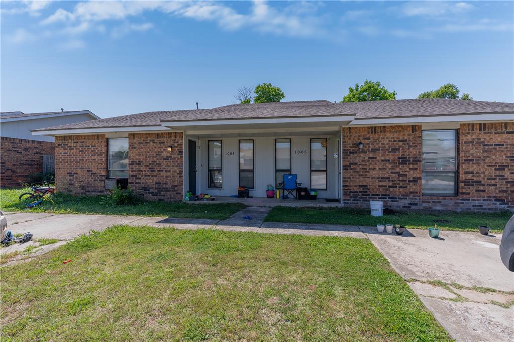 1004 Acacia Circle Property Photo 1