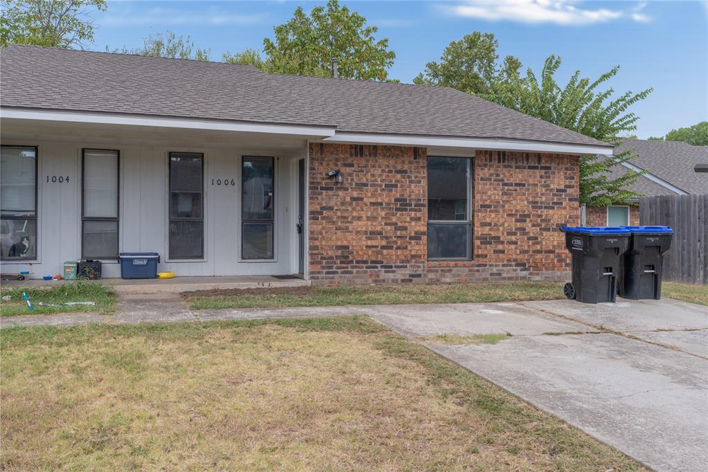 1004 Acacia Circle Property Photo 1