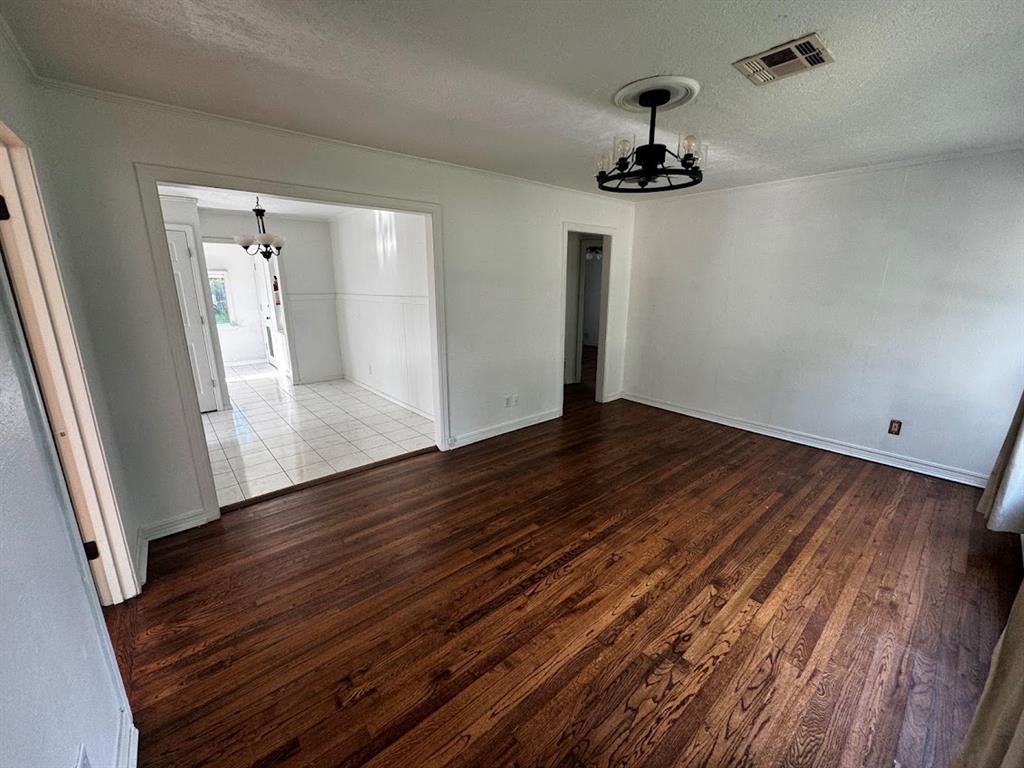 111 E Dale Street Property Photo 3