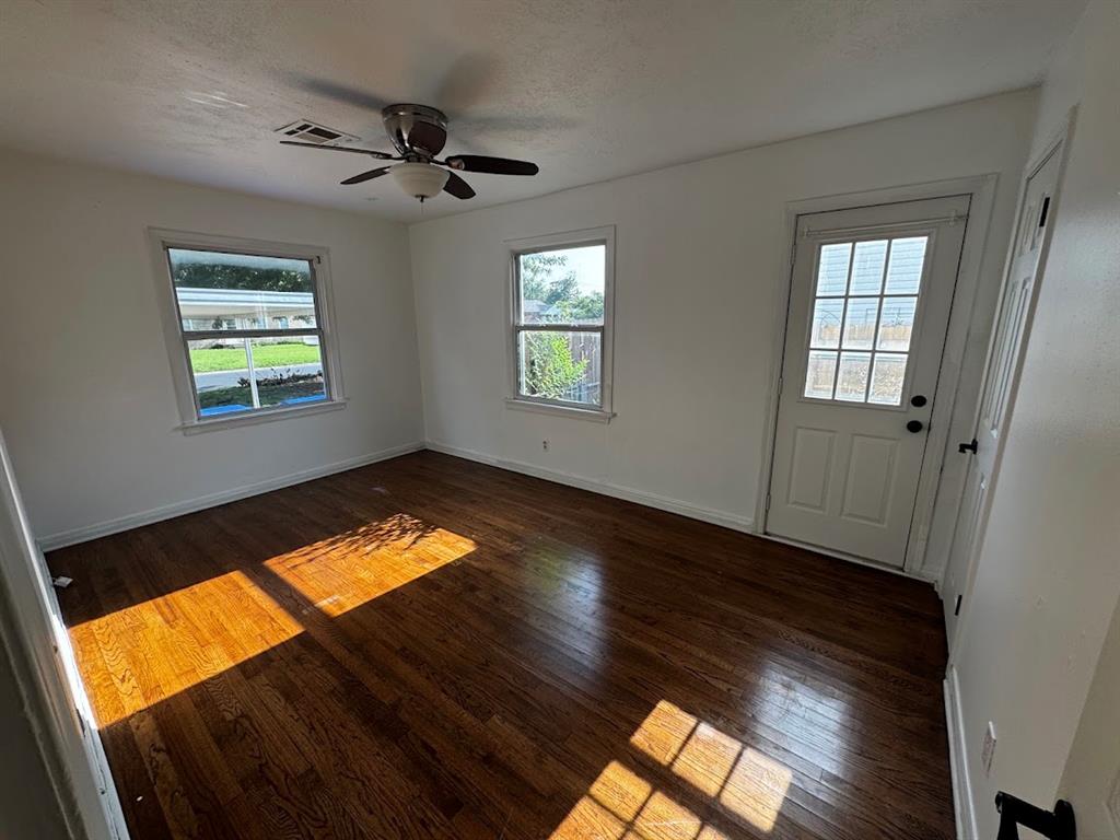 111 E Dale Street Property Photo 6