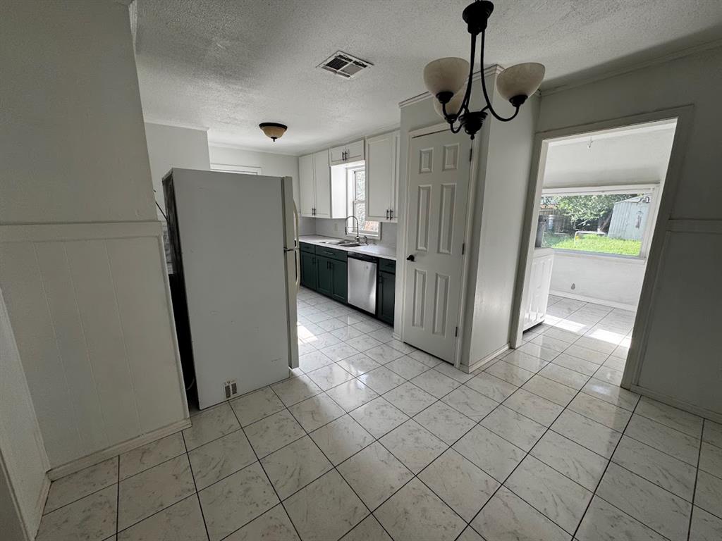 111 E Dale Street Property Photo 19