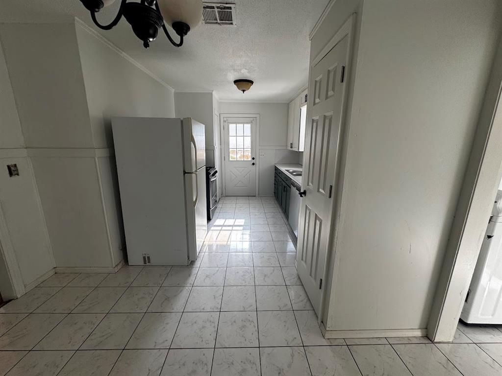 111 E Dale Street Property Photo 20