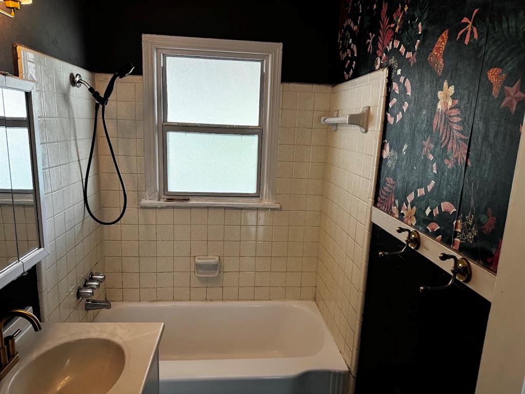 111 E Dale Street Property Photo 26