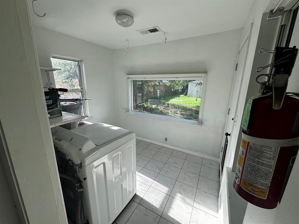 111 E Dale Street Property Photo 29