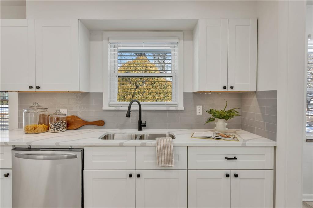 10407 Ridgeview Drive Property Photo 3
