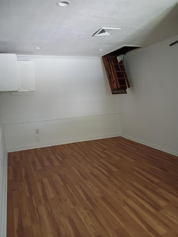 8713 S Hillcrest Drive Property Photo 3