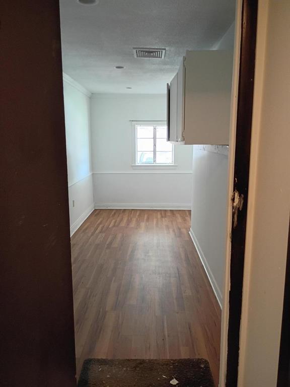 8713 S Hillcrest Drive Property Photo 6