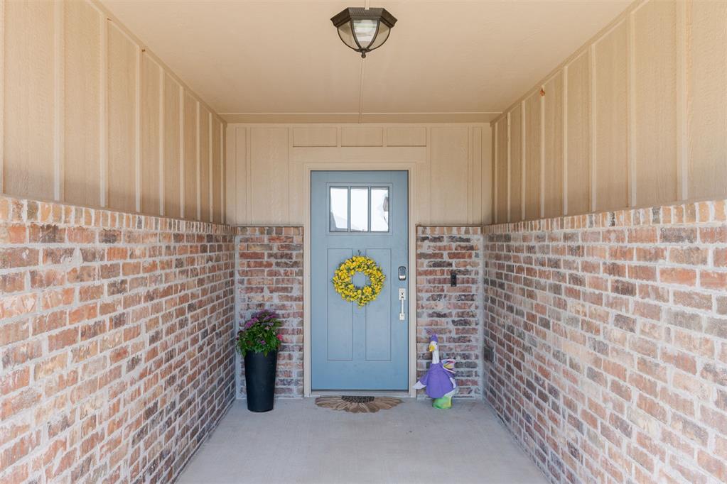3909 Brougham Way Property Photo 6