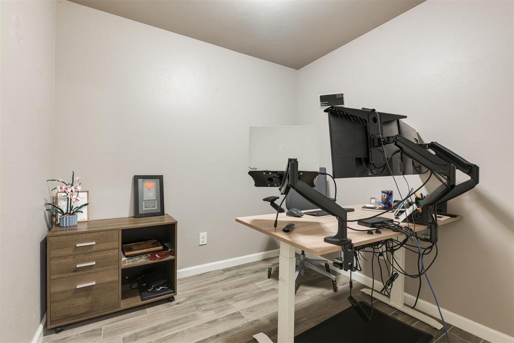 3909 Brougham Way Property Photo 13