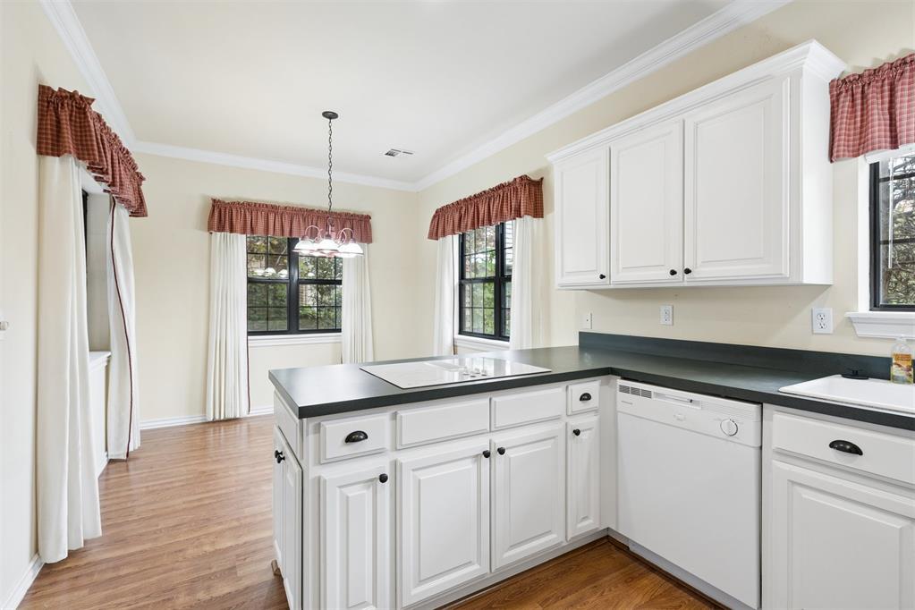 3132 Millbrook Square Property Photo 14