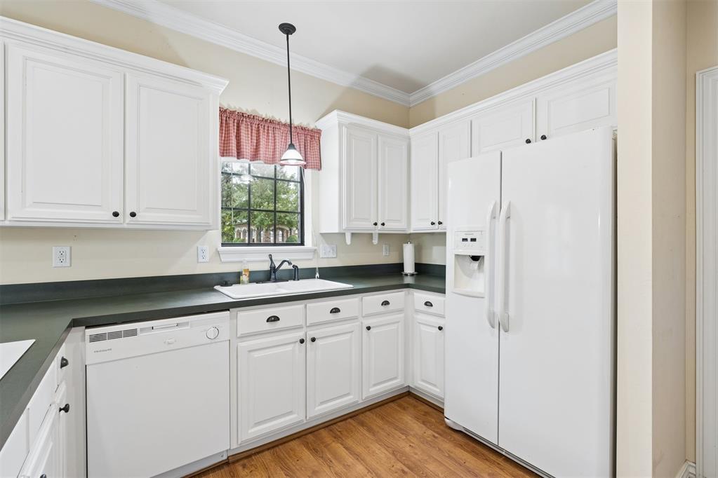 3132 Millbrook Square Property Photo 15