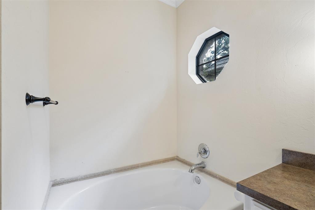 3132 Millbrook Square Property Photo 28