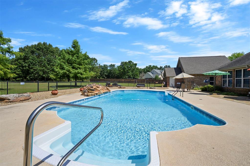803 Oak Brook Drive Property Photo 3