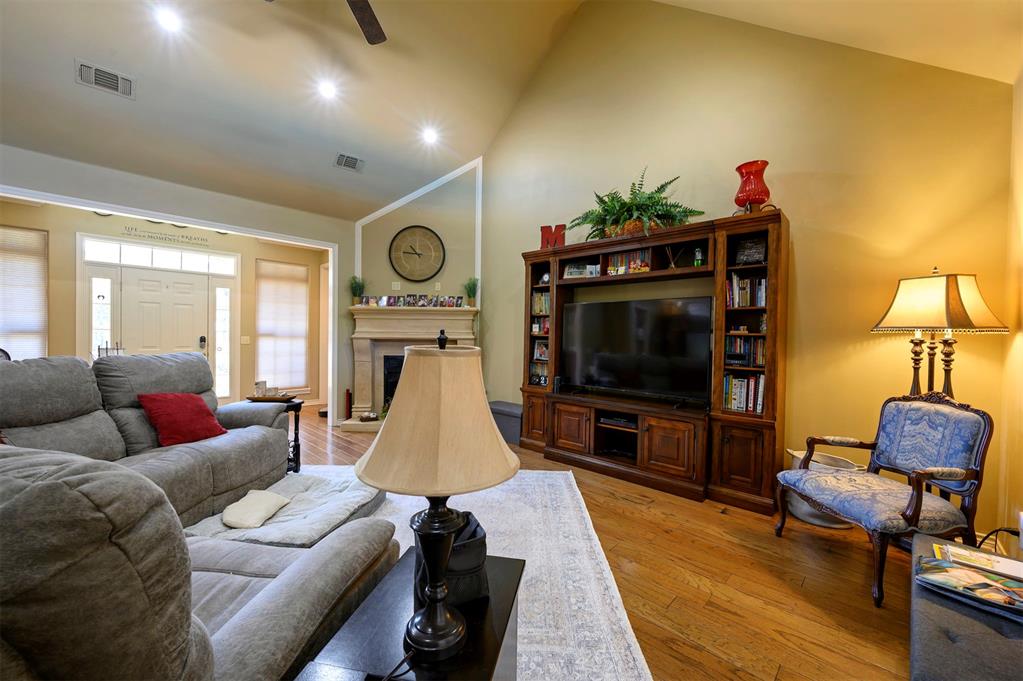 803 Oak Brook Drive Property Photo 9