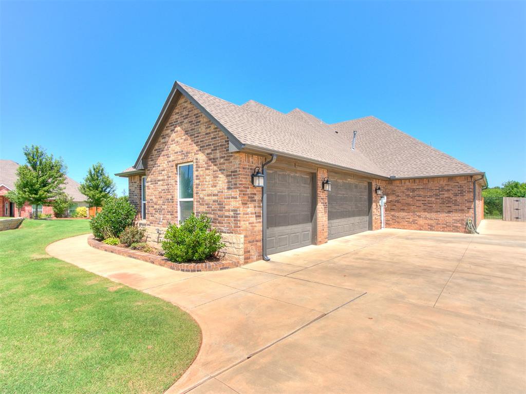 3001 Firefly Drive Property Photo 4