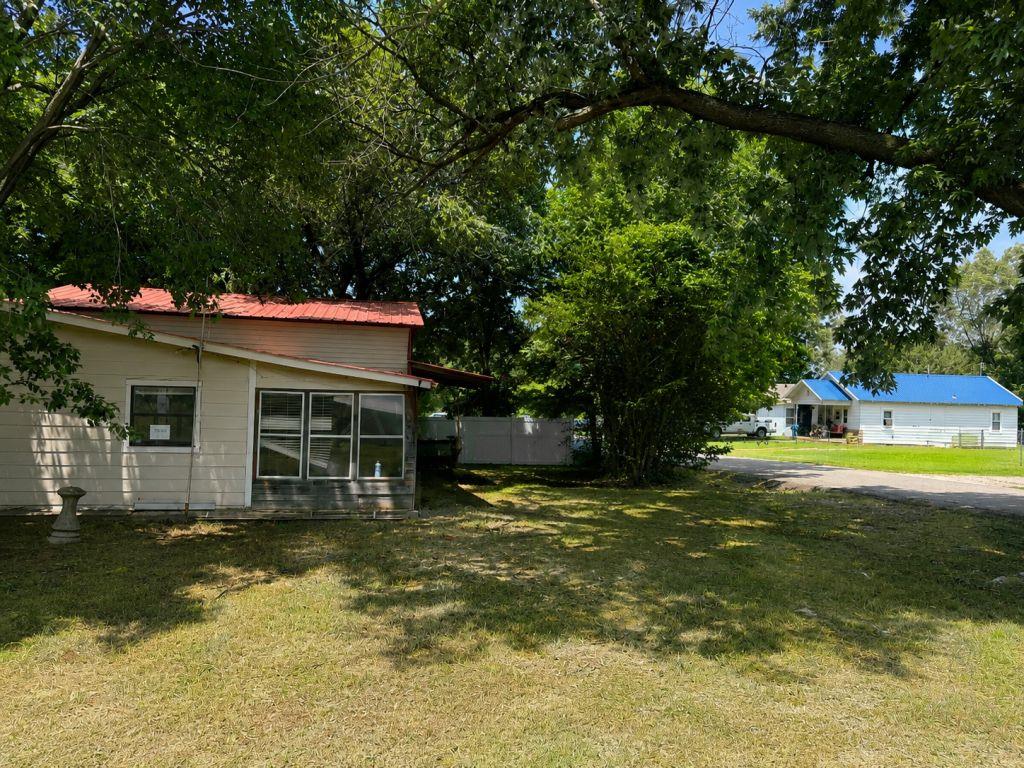 219 E Hickory Street Property Photo 3