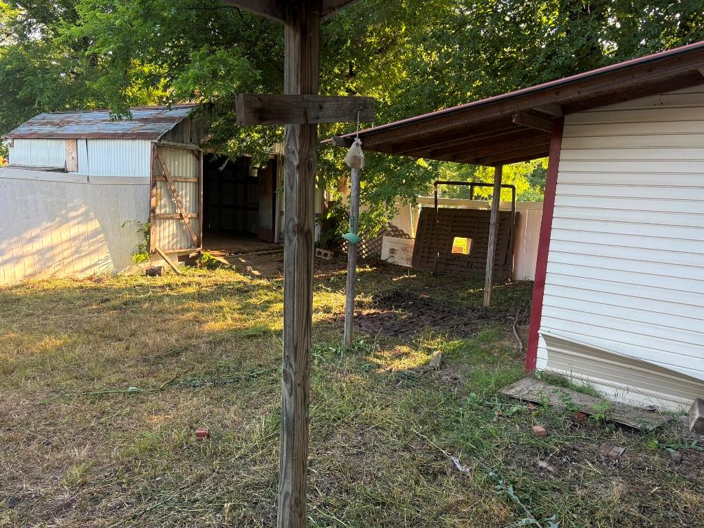 219 E Hickory Street Property Photo 4