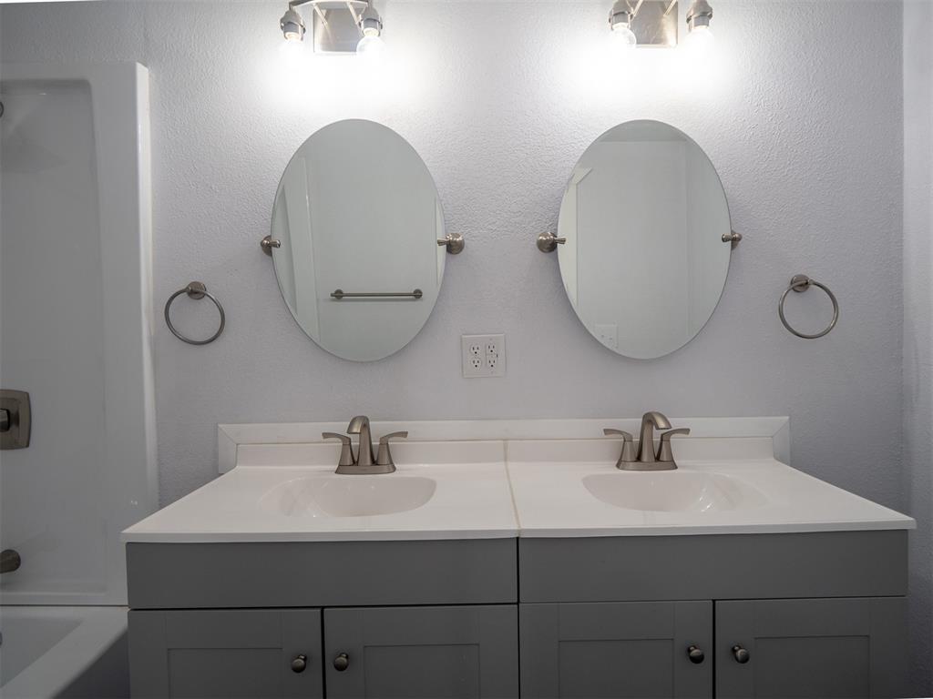 420 W Johnson Street Property Photo 7