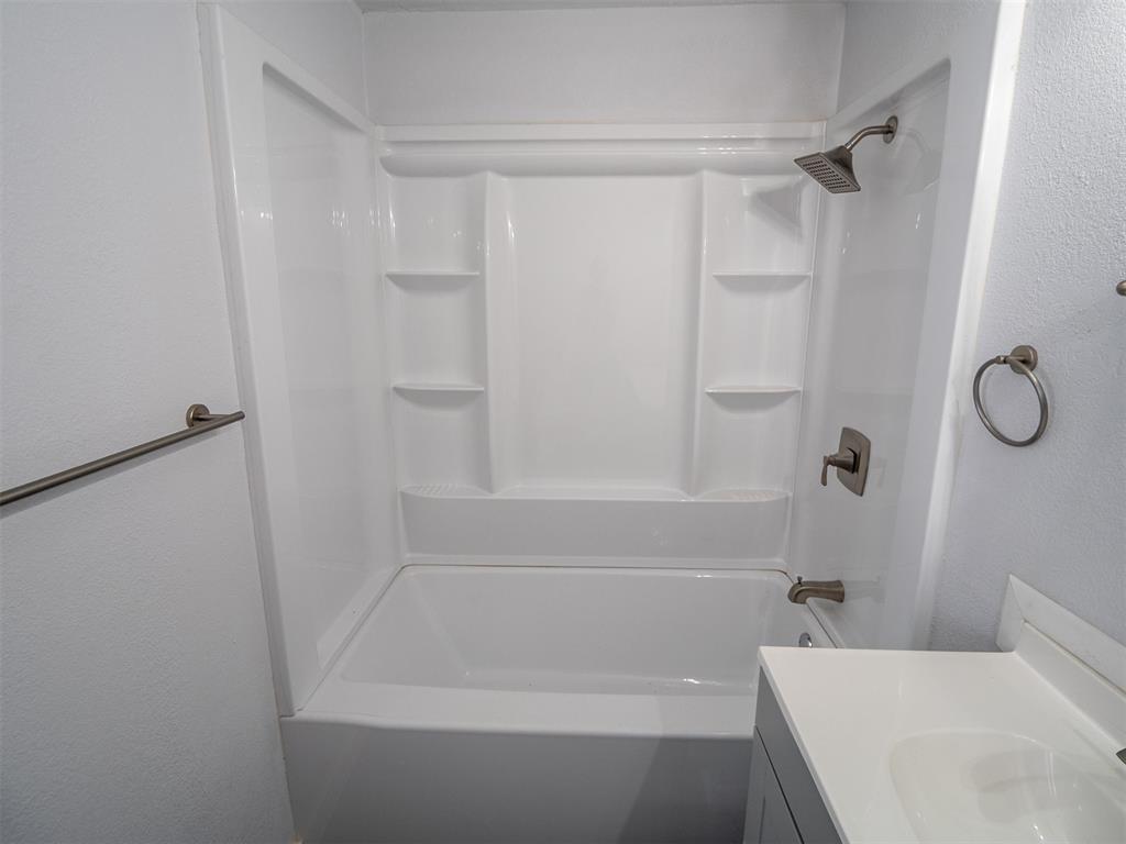 420 W Johnson Street Property Photo 8