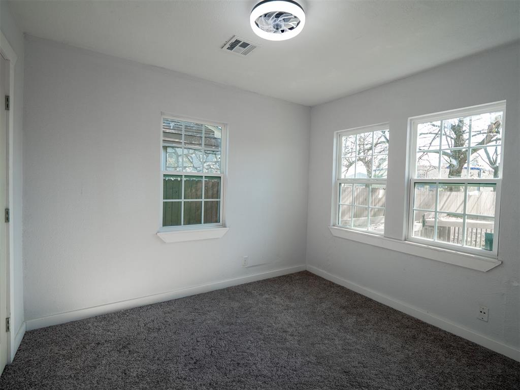 420 W Johnson Street Property Photo 16